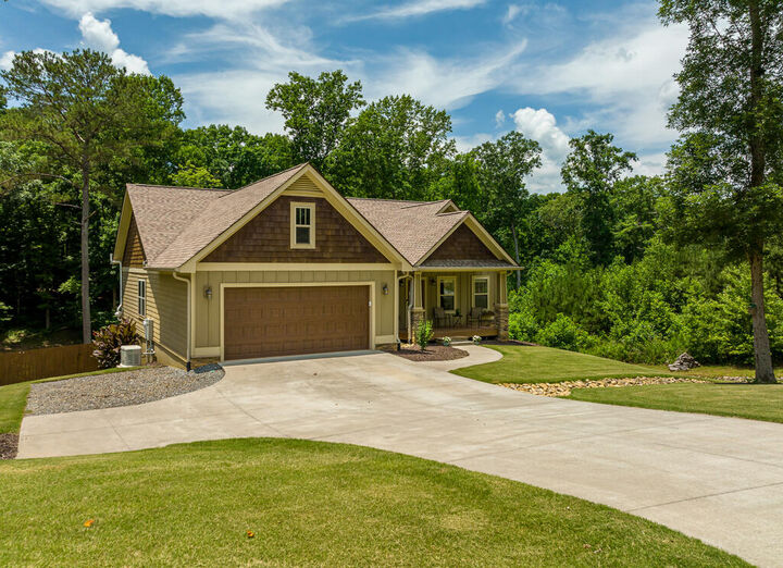 Property Photo:  420 Meadow Circle  GA 30540 
