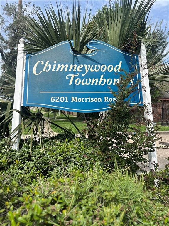 Property Photo: 1003 Chimney Wood Lane LA 70126