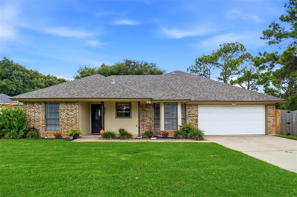 Property Photo:  908 Santa Fe Trail  TX 76248 