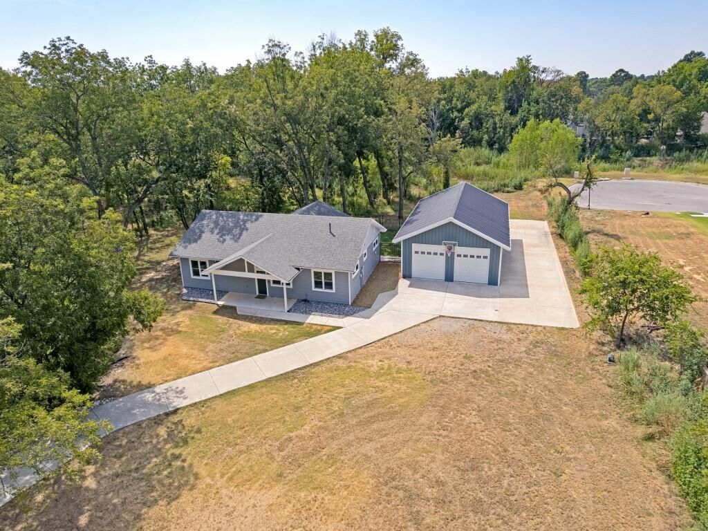 Property Photo:  2530 Flora Lane  TX 75020 
