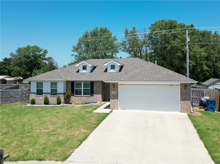 Property Photo: 1512 Leah Street AR 72734