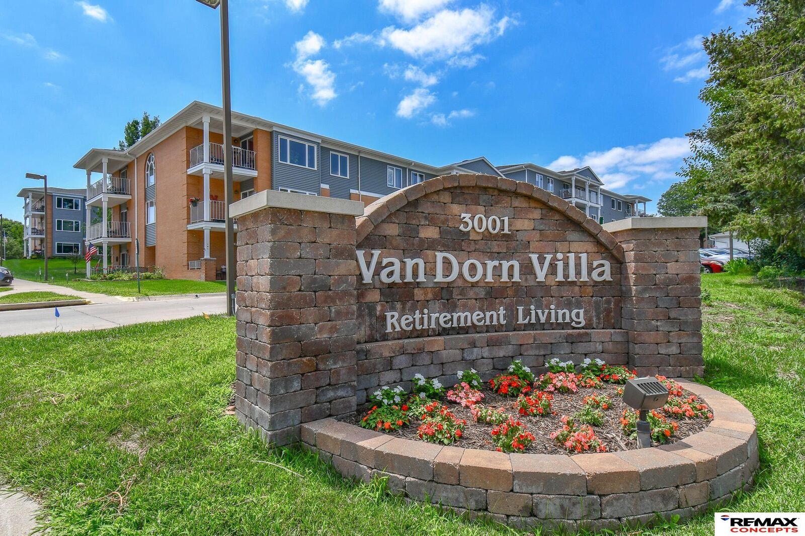 Property Photo: 3001 S 51st Street Court 467 NE 68506
