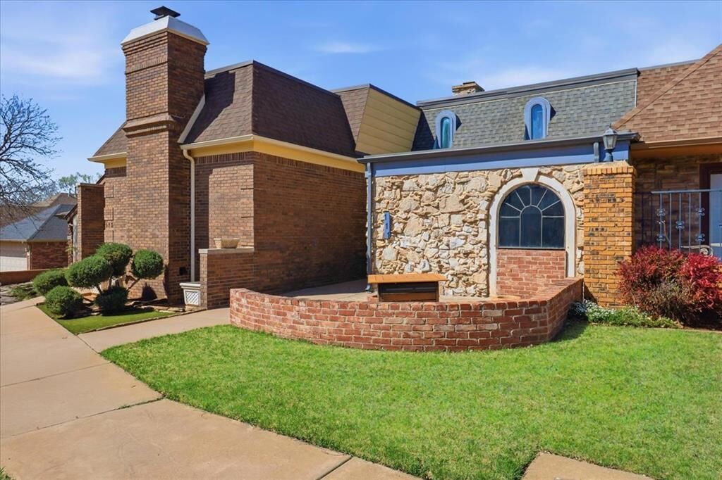 Property Photo:  111 The Hills Street  OK 73601 