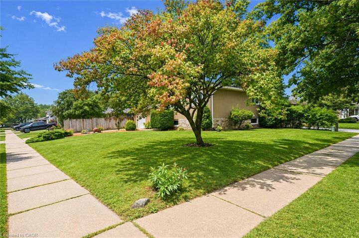 Property Photo:  1280 Aldridge Crescent  ON L7M 1H9 