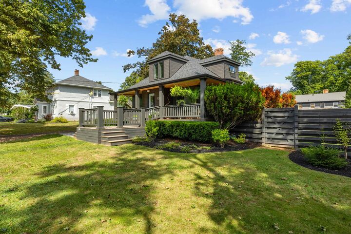Property Photo:  60 North River Road  PE C1A 3K5 