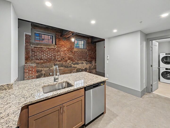Property Photo: 90 Grove St Ll4 MA 01605