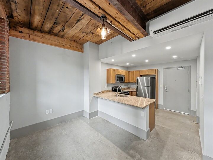 Property Photo:  90 Grove St Ll1  MA 01605 