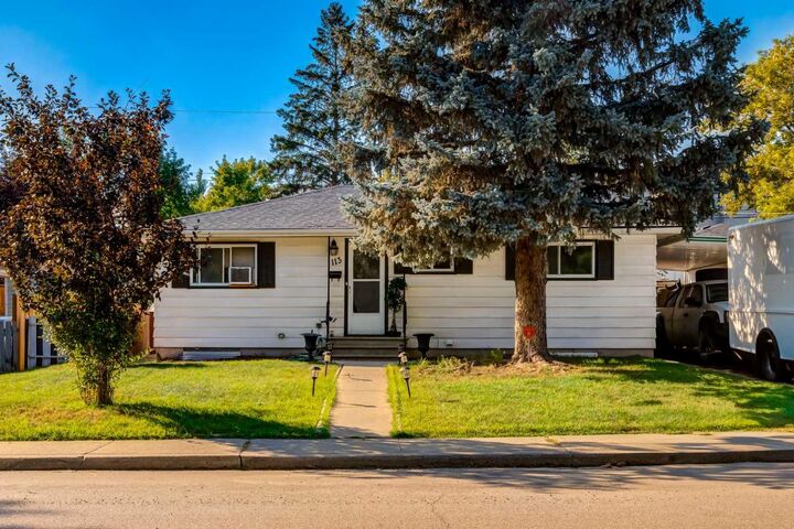 113 Hounslow Drive NW — photo 1