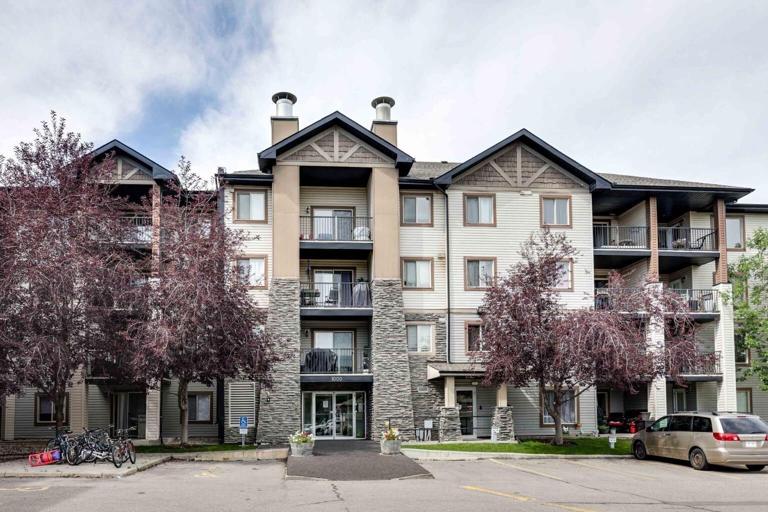 Property Photo: 8 Bridlecrest Drive SW 1323 AB T2Y 0H6