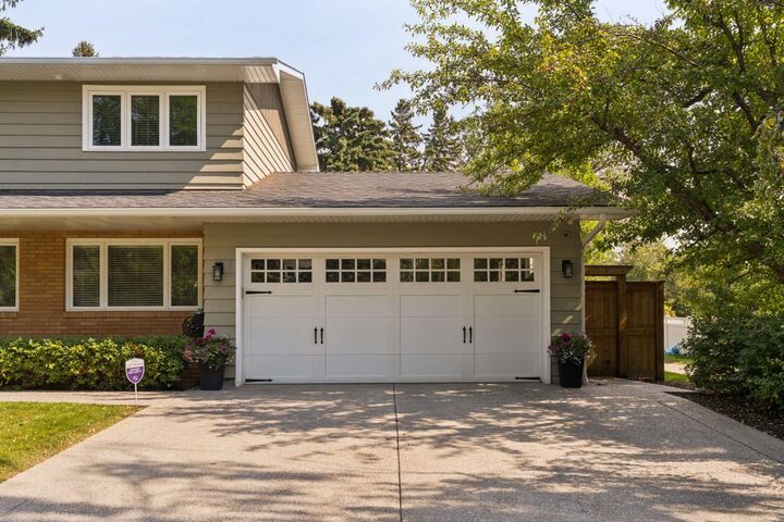 Property Photo: 8 Maryland Place SW AB T2V 2E4