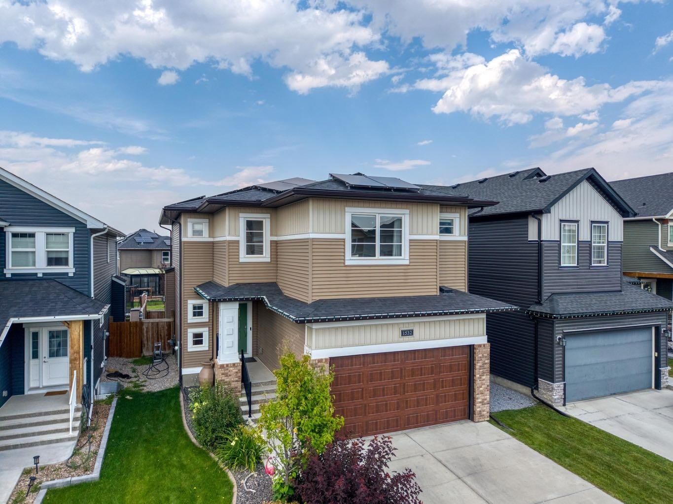 Property Photo:  1532 Ravensmoor Way SE  AB T4A 0V9 