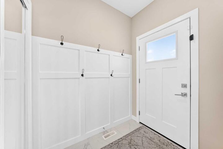 Property Photo:  449 West Lakeview Drive  AB T1X 2A4 