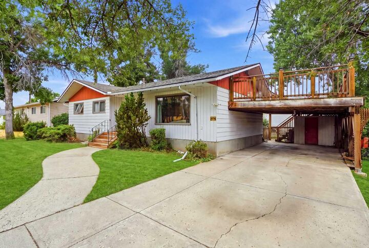 Property Photo:  638 1 Street S  AB T0L 2B0 