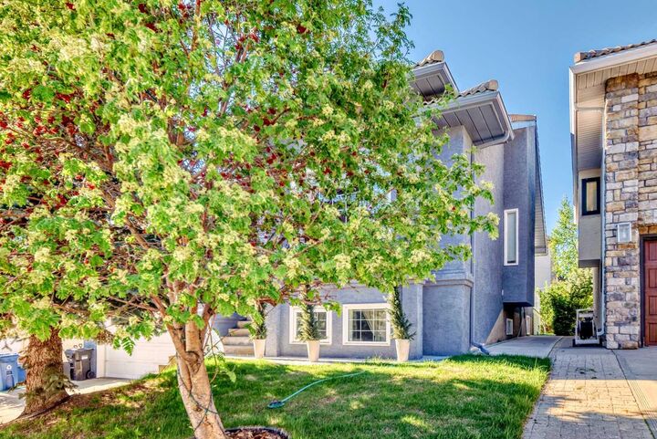 Property Photo: 8 Signature Point SW AB T3H 2Y2
