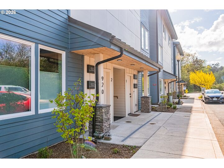 Property Photo: 920 SW 48th St OR 97367