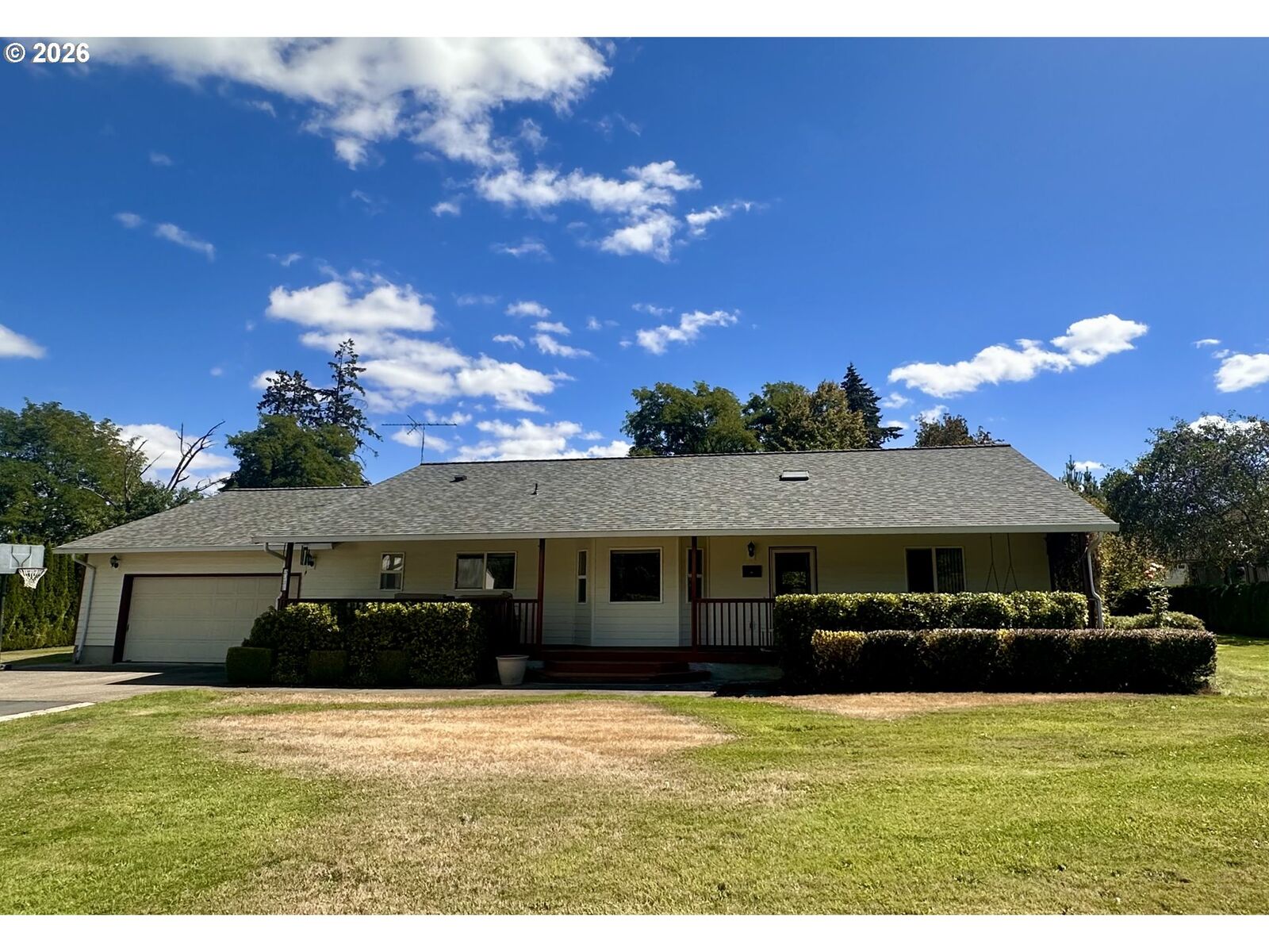 Property Photo:  531 Ash St  OR 97114 