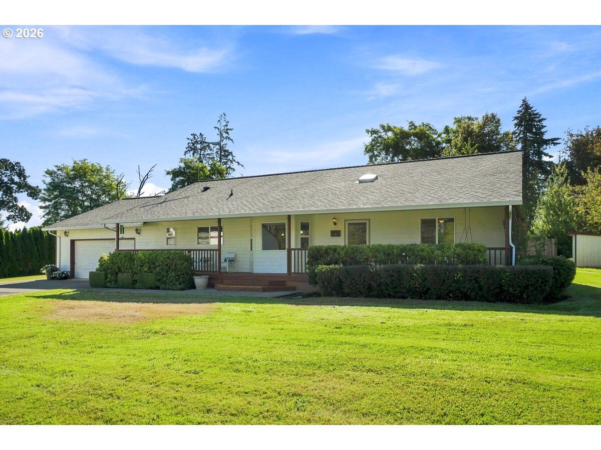Property Photo:  531 Ash St  OR 97114 