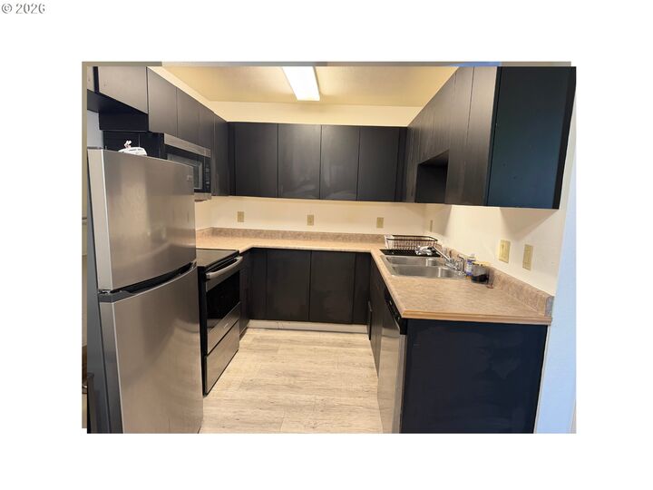 Property Photo:  9230 SE Division St 206  OR 97266 