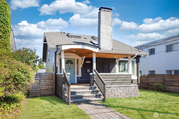 Property Photo: 7526 Roosevelt Way NE WA 98115