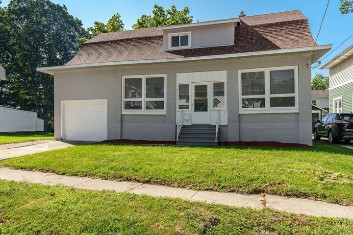 Property Photo:  103 E Roosevelt Street  IL 61032 