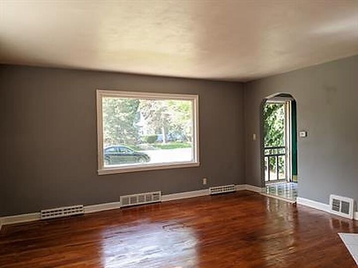 Property Photo: 2019 Glenwood Avenue IL 61103