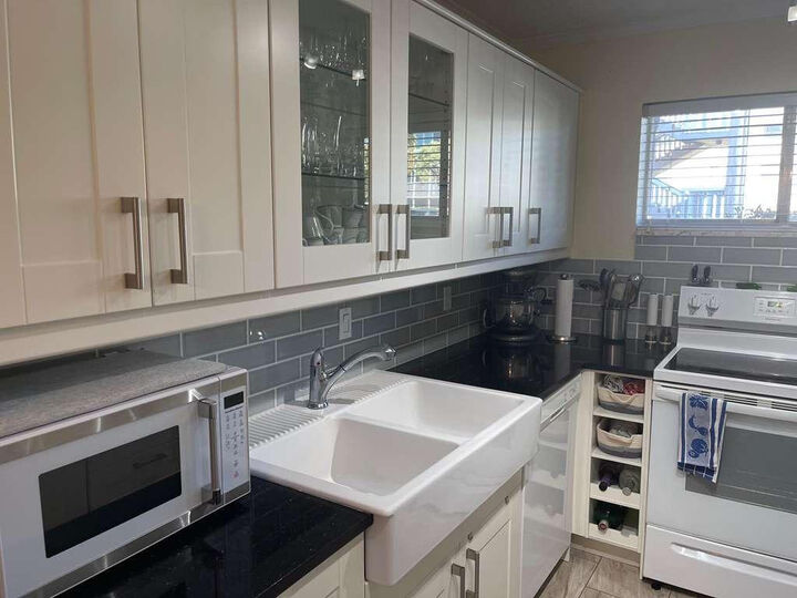 Property Photo: 2566 S Garden Drive S 108 FL 33461