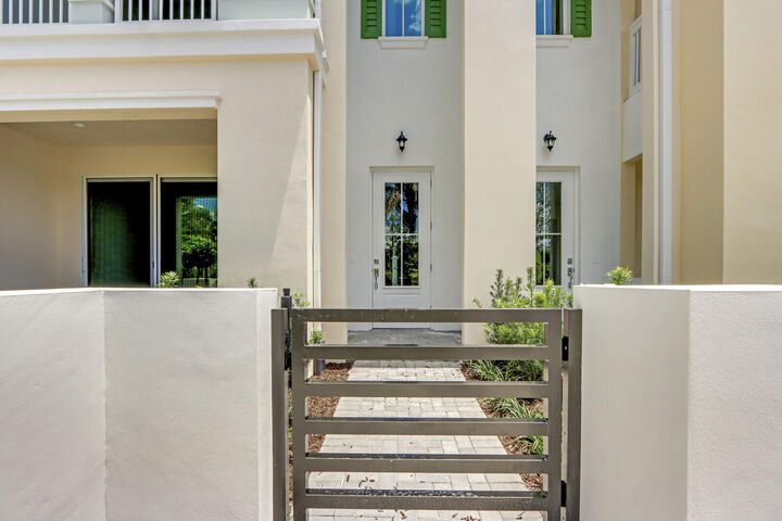 Property Photo: 12556 Gross Pointe Drive FL 33418
