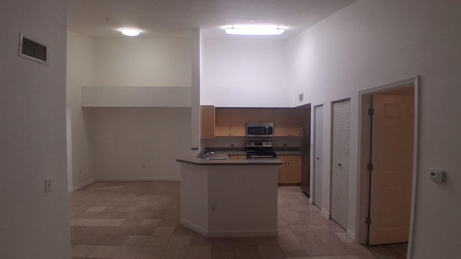 Property Photo:  819 Villa Circle  FL 33435 