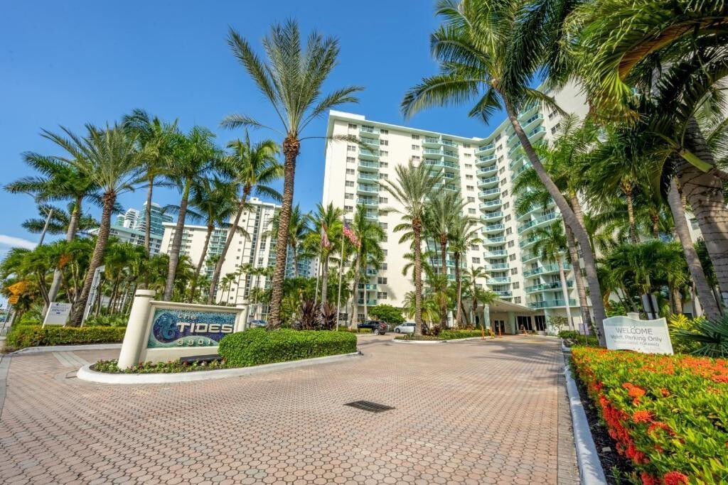 Property Photo: 3801 S Ocean Drive 10S FL 33019