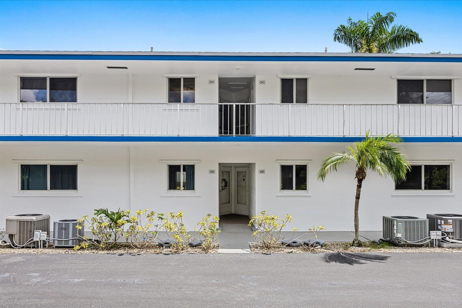 Property Photo: 2 Garden Street 203M FL 33469