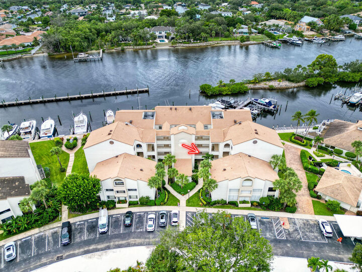Property Photo: 827 Oak Harbour Drive FL 33408
