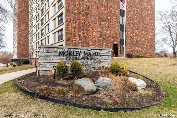 Property Photo:  21800 Morley Avenue 510  MI 48124 