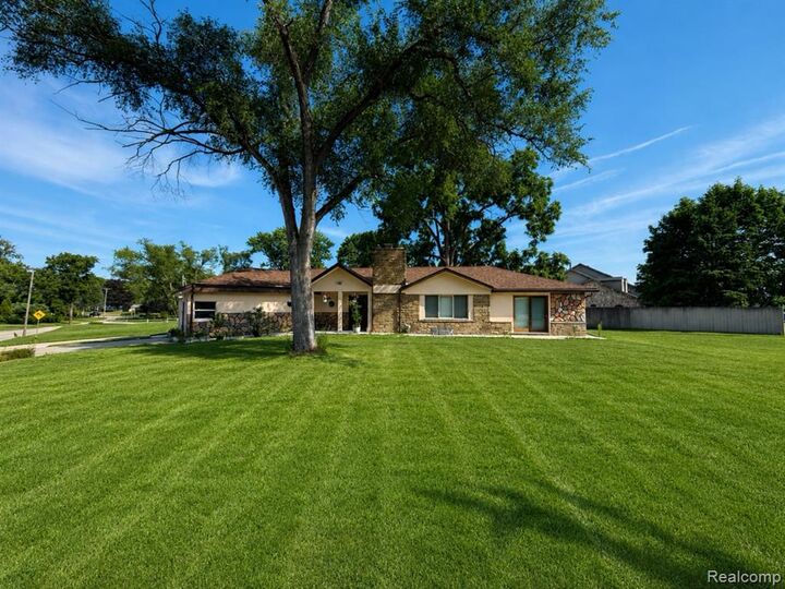 Property Photo:  15500 Millar Road  MI 48036 