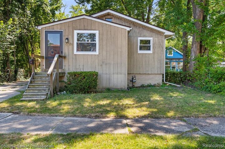Property Photo:  5251 Gateshead Street  MI 48236 