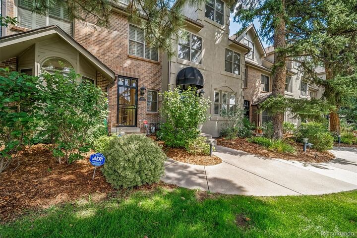 Property Photo:  124 Jackson Street  CO 80206 