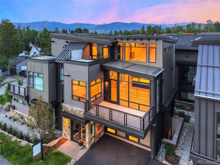 Property Photo:  318 S 2nd Avenue  CO 80443 