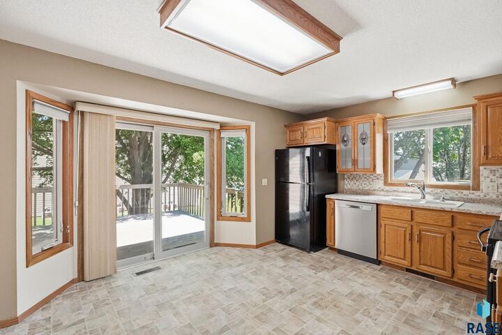 Property Photo:  4901 S Shamrock Cir  SD 57106 