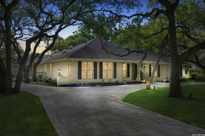 Property Photo: 106 Bikeway Ln TX 78231