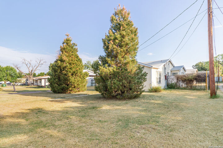 Property Photo: 98 Belaire Ave TX 76903