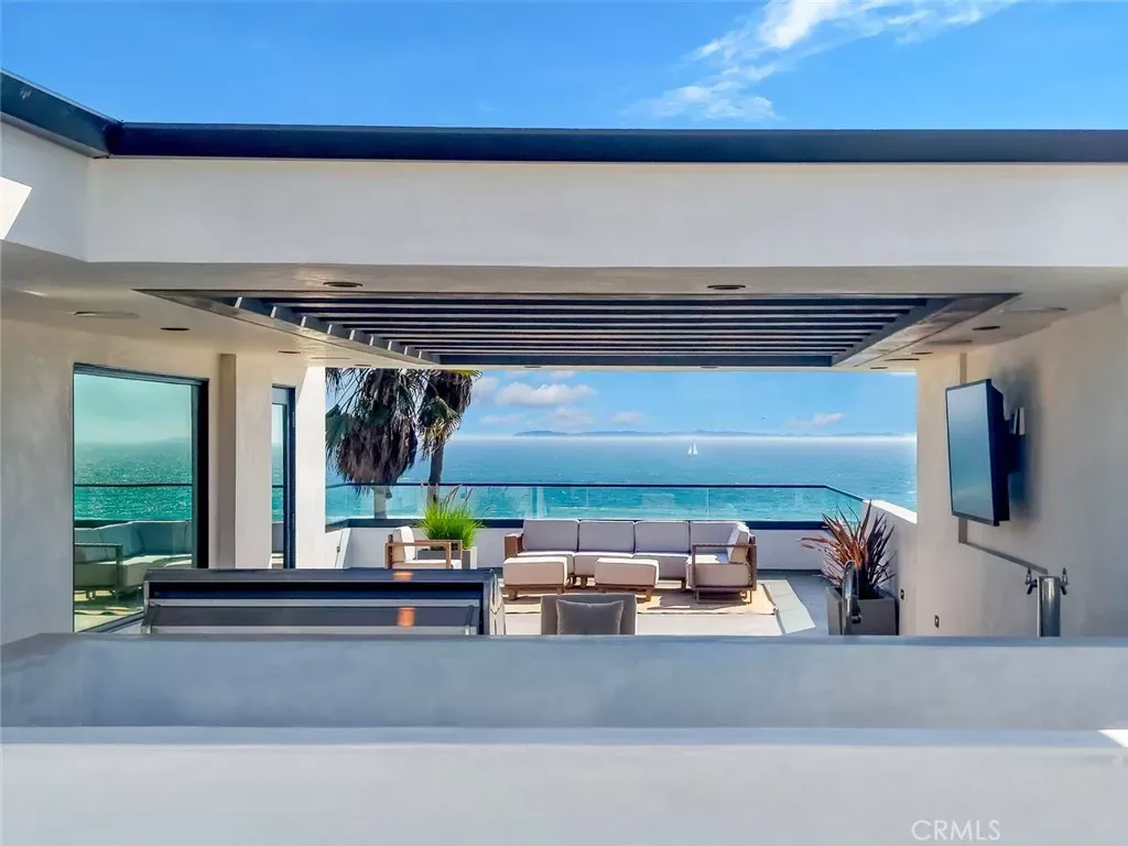 Property Photo:  816 Pacific Coast Highway  CA 92648 