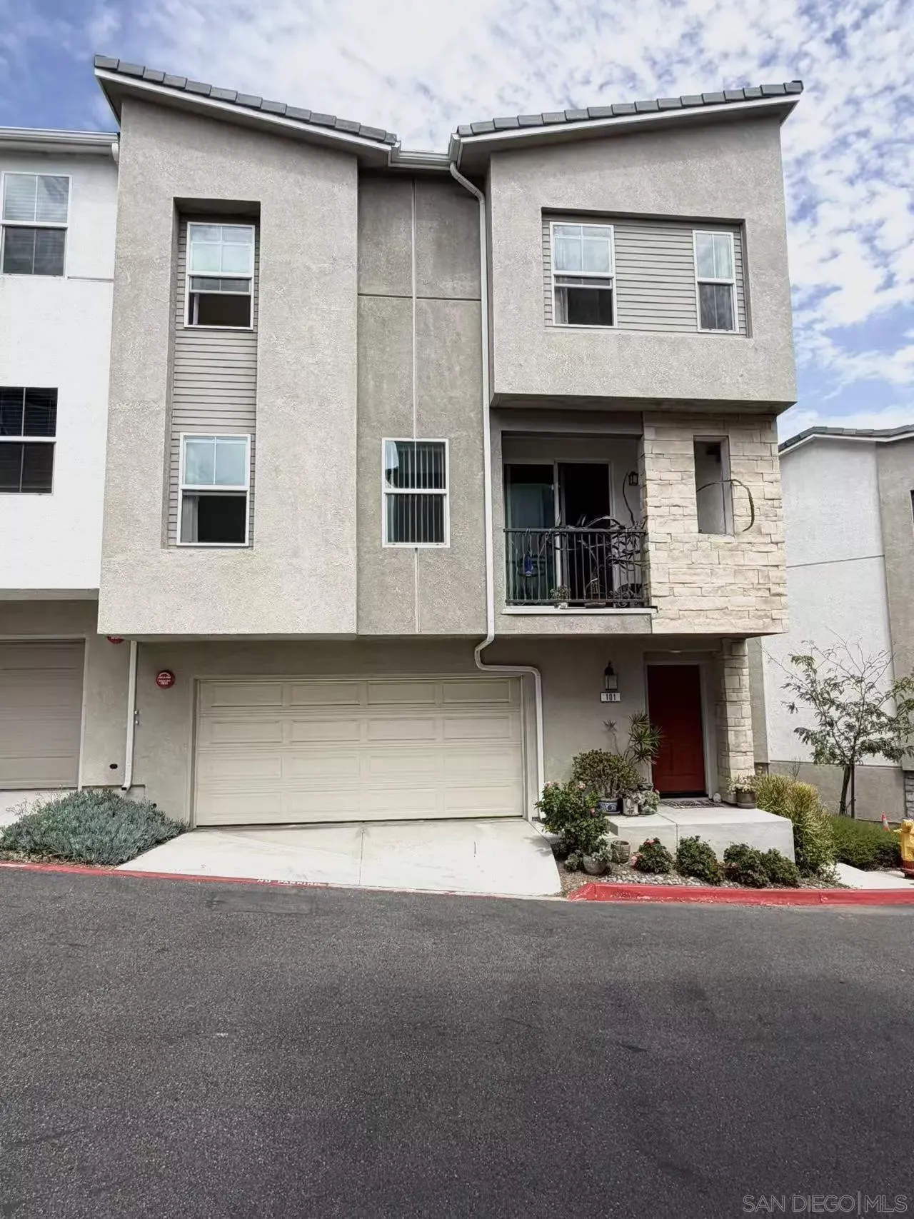 Property Photo:  367 Fitzpatrick Road 101  CA 92069 