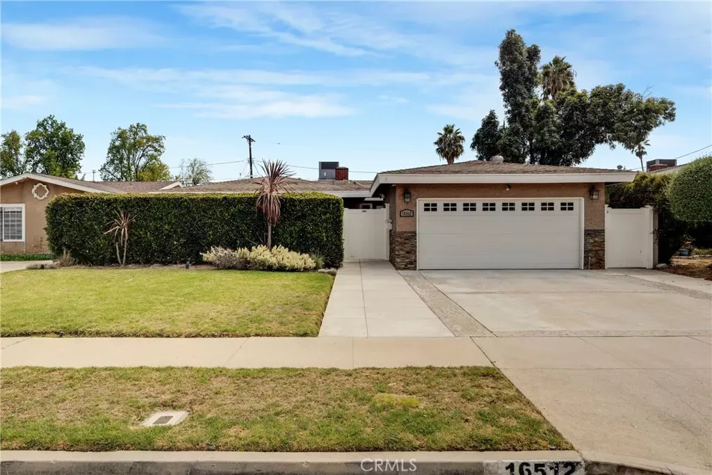 Property Photo:  16512 Tupper  CA 91343 
