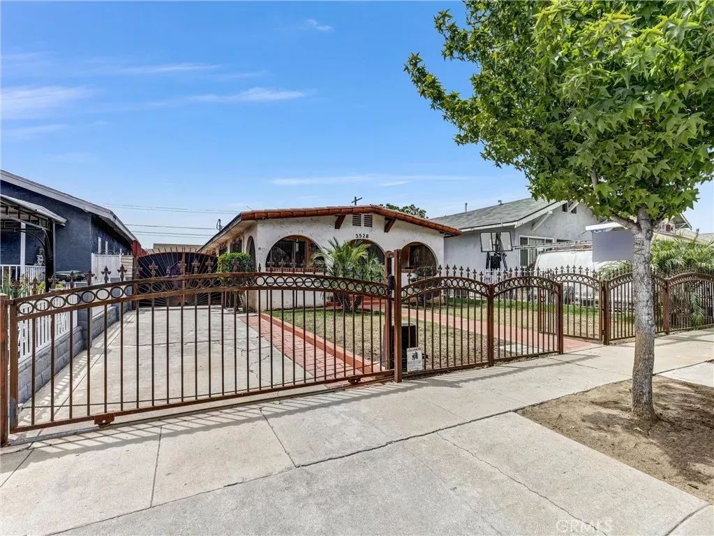 Property Photo:  3528 Beswick  CA 90023 