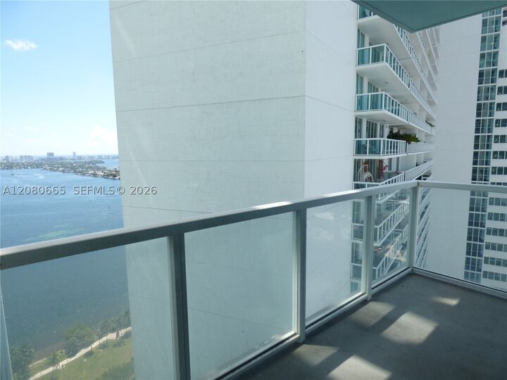 Property Photo: 1900 N Bayshore Dr 2905 FL 33132