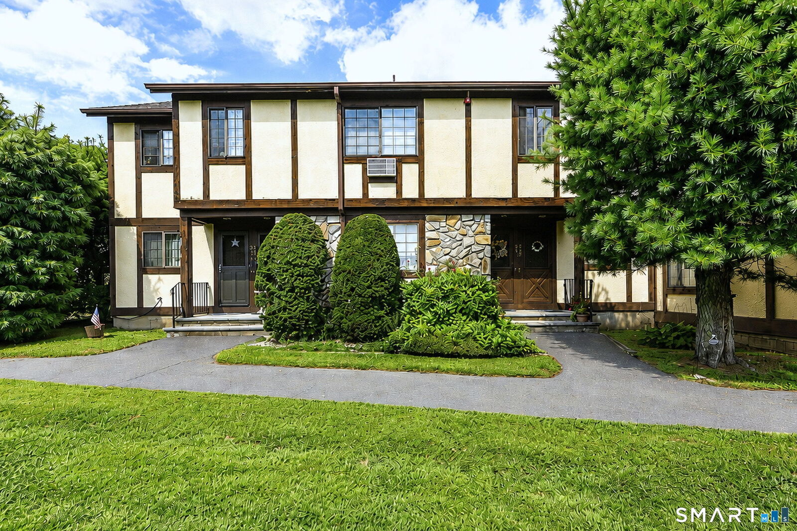 Property Photo:  330 Foxwood Lane 330  CT 06461 