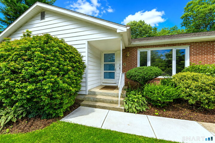 Property Photo:  10 Vernon Court  CT 06525 