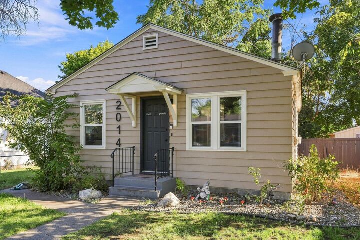 Property Photo:  2014 E Cataldo Ave  WA 99202 