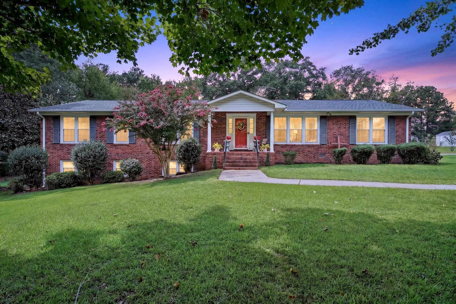 Property Photo: 221 Fernbrook Circle SC 29372