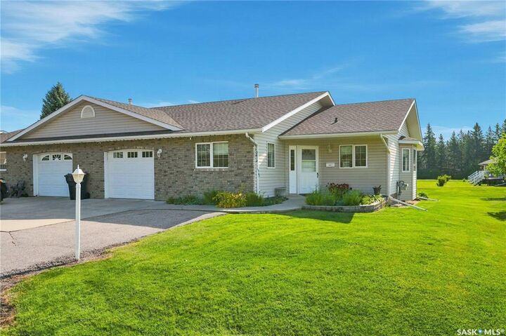 Photo de la propriété:  5012 Central Avenue  SK S0K 4R0 