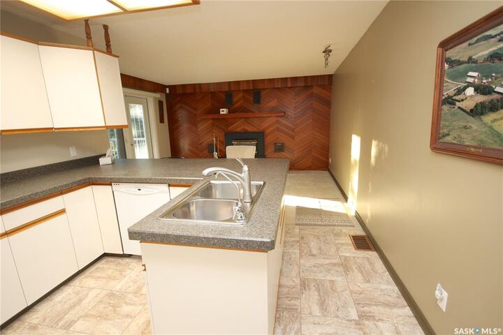 Property Photo:  23 Larmour Bay  SK S3N 3M1 